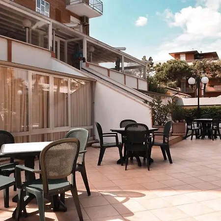 Zeus Hotel 3*