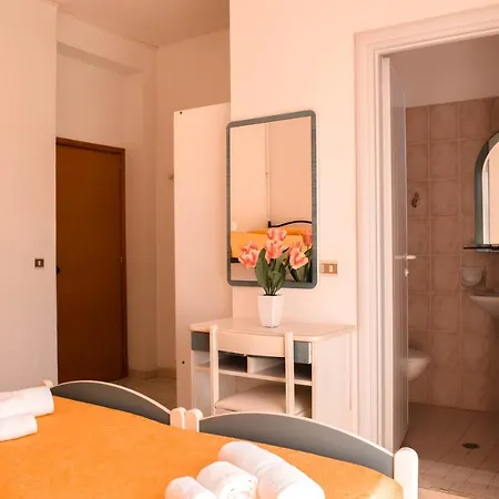 Zeus Hotel 3*