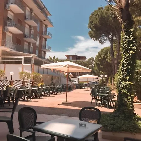 Zeus Hotel 3*