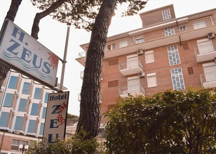 Zeus فندق تّشيرفييا